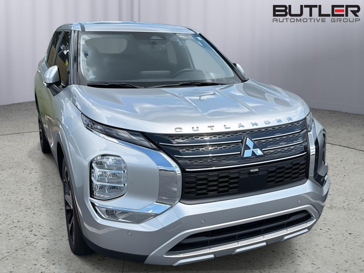 Used 2024 Alloy Silver Metallic Mitsubishi SE image 5