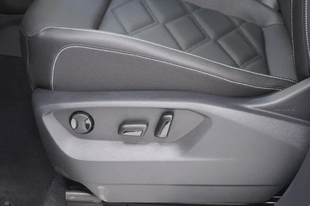 New 2026 Pure Gray Volkswagen 2.0T SE w/Technology image 16
