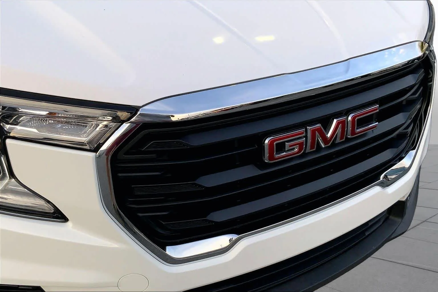 Used 2022 Summit White GMC SLE image 29