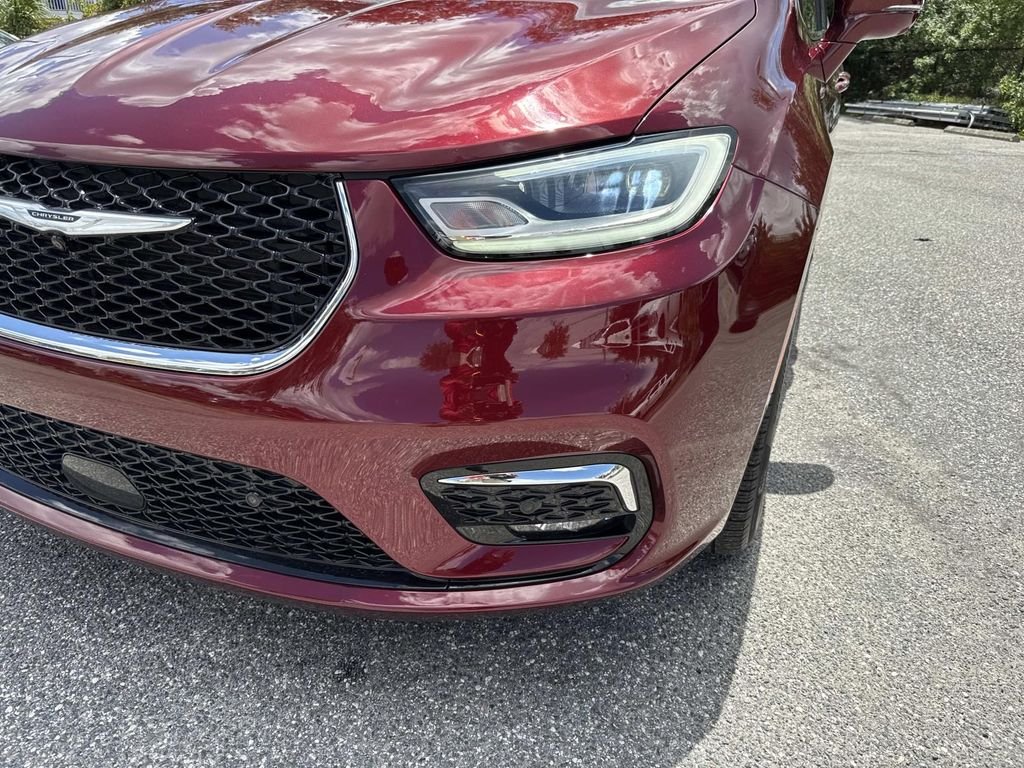 Used 2022 Red Chrysler Touring L image 9