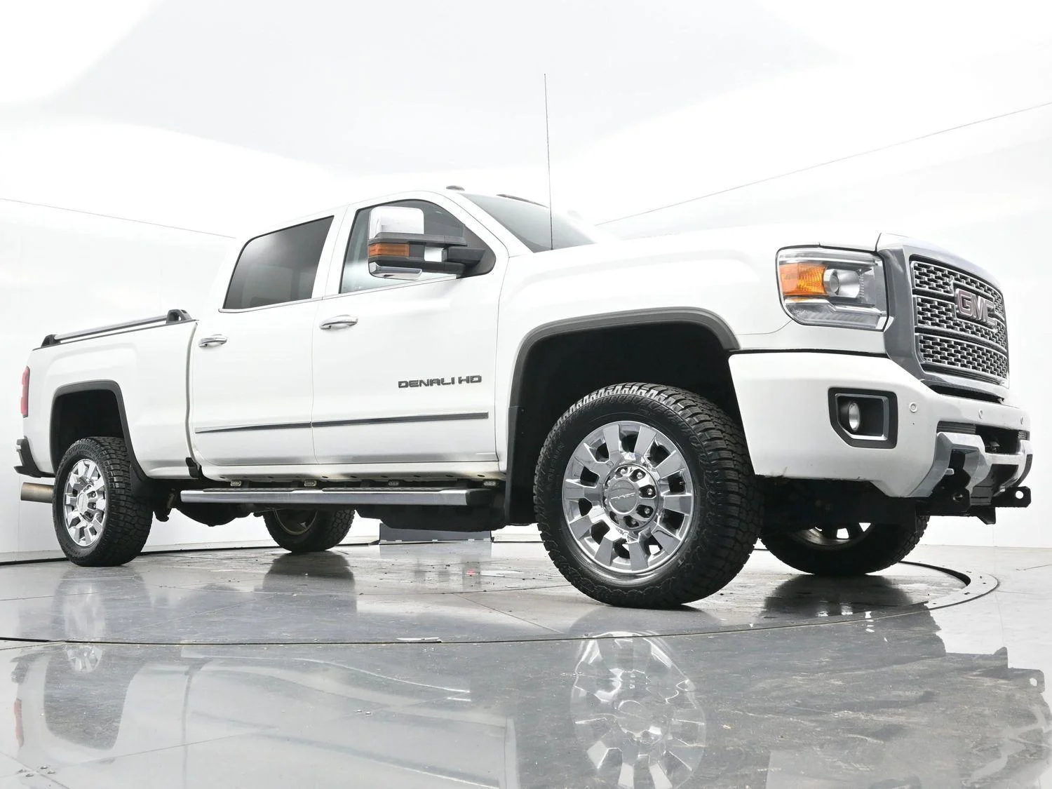 Used 2019 Summit White GMC Denali image 43