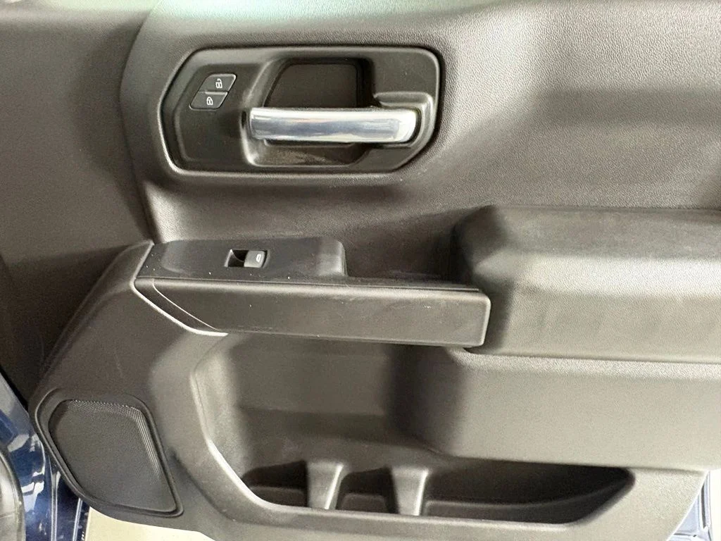 Used 2020 Blue Chevrolet Custom image 15