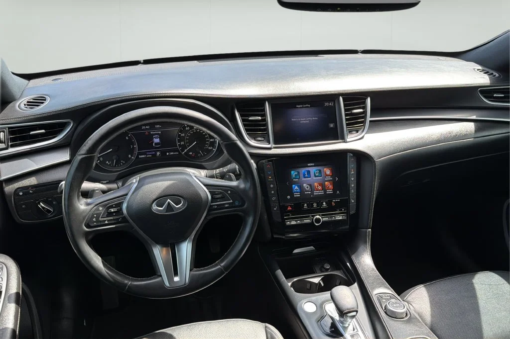 Used 2023 White INFINITI LUXE image 19