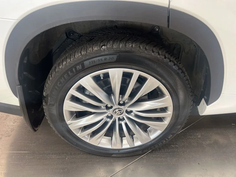 Used 2021 White Toyota Platinum image 10