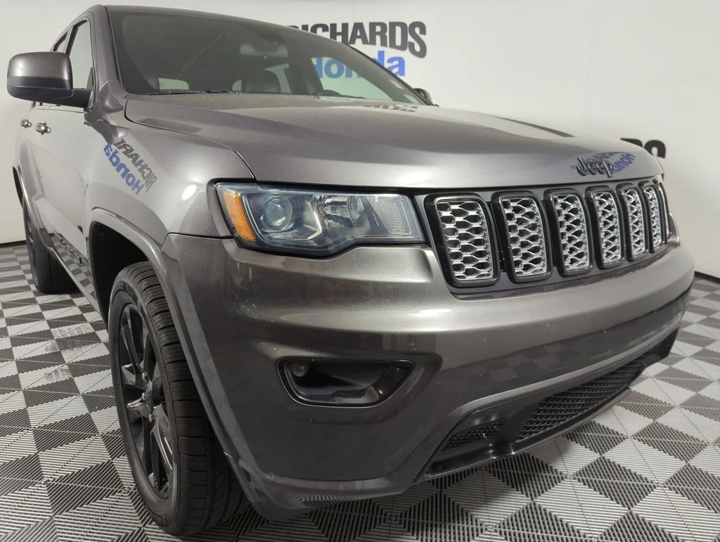 Used 2021 Crystal Metallic Jeep Laredo X image 6