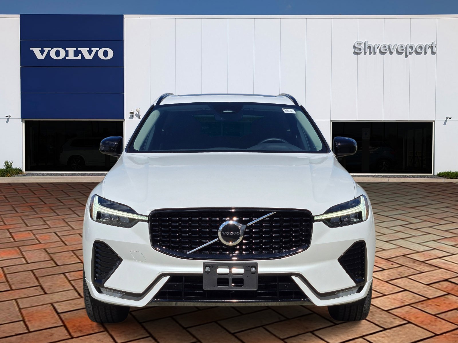 Used 2025 White Volvo Core image 2