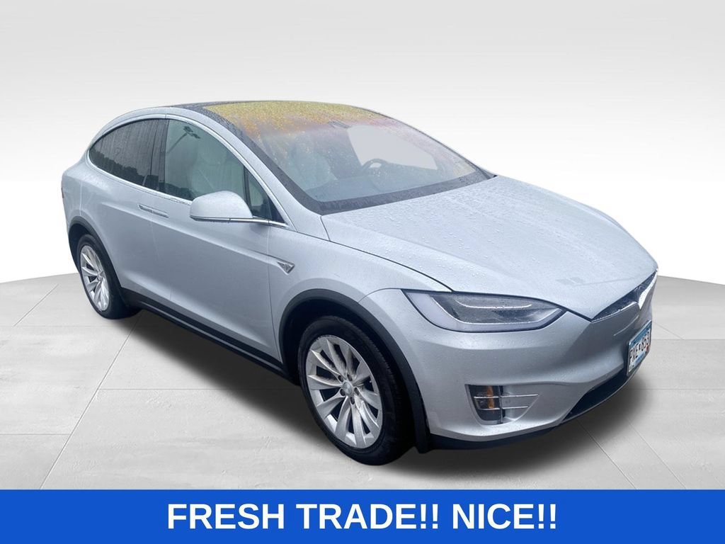 2016 Tesla Model X's photo