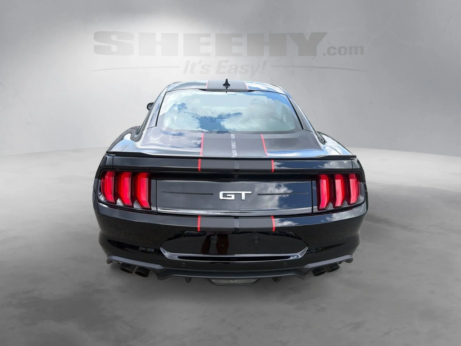 Used 2021  Ford GT Premium image 12