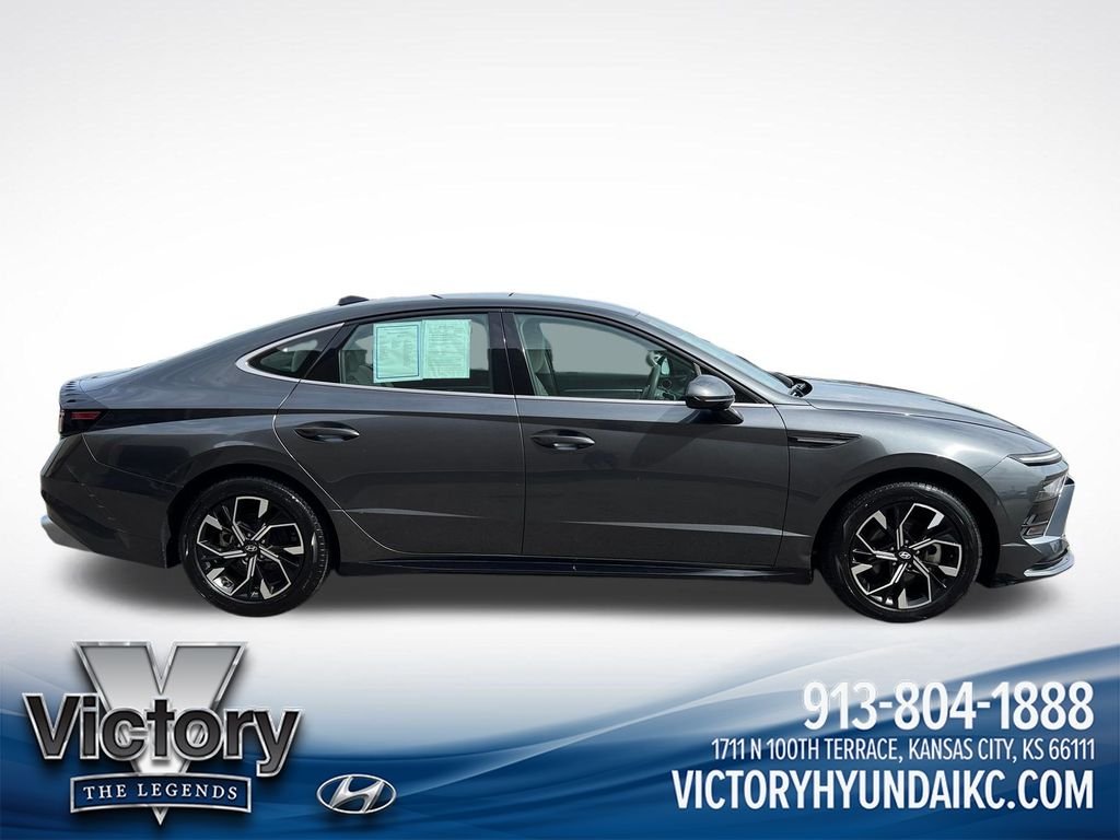 Used 2025 Gray Hyundai SEL image 6