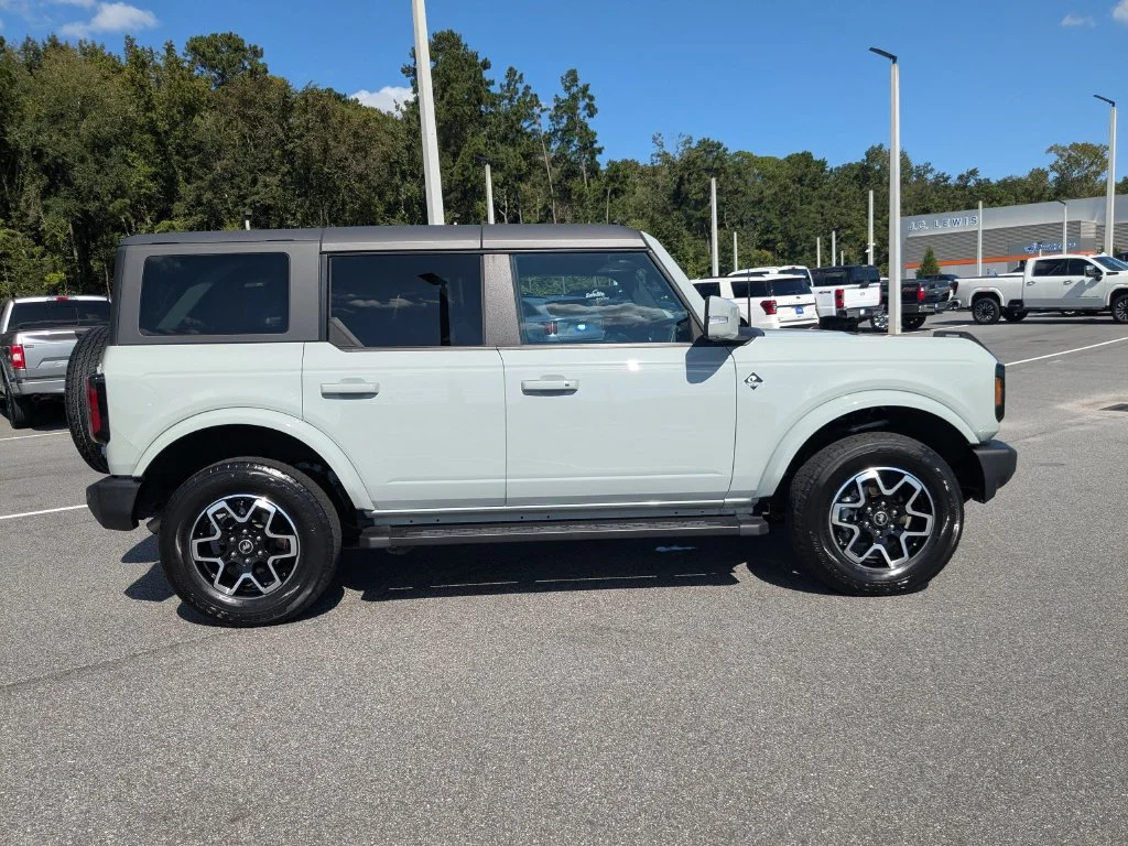 Used 2024 Cactus Green / Gray Ford Outer Banks image 3
