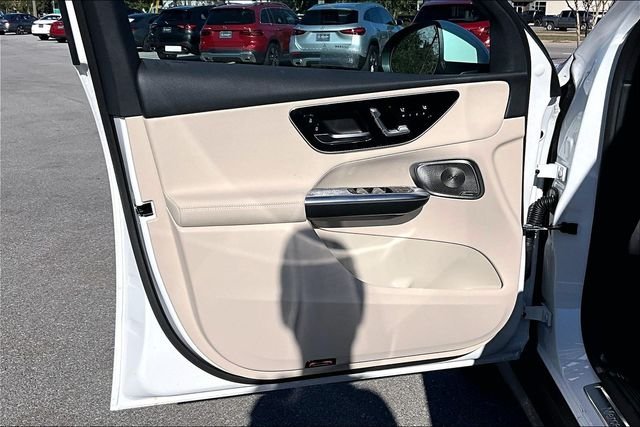 New 2026 MANUFAKTUR Moonlight White Metallic Mercedes-Benz GLC 300 image 13