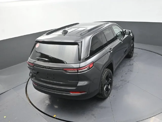New 2026 Baltic Gray Metallic Clear-Coat Exterior Paint Jeep Limited image 16