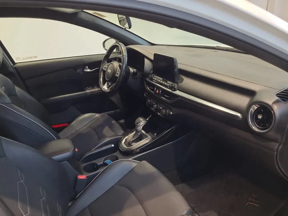 Used 2021 Snow White Pearl Kia GT-Line image 16