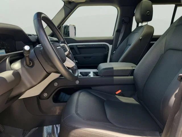 Used 2025 White Land Rover S image 18