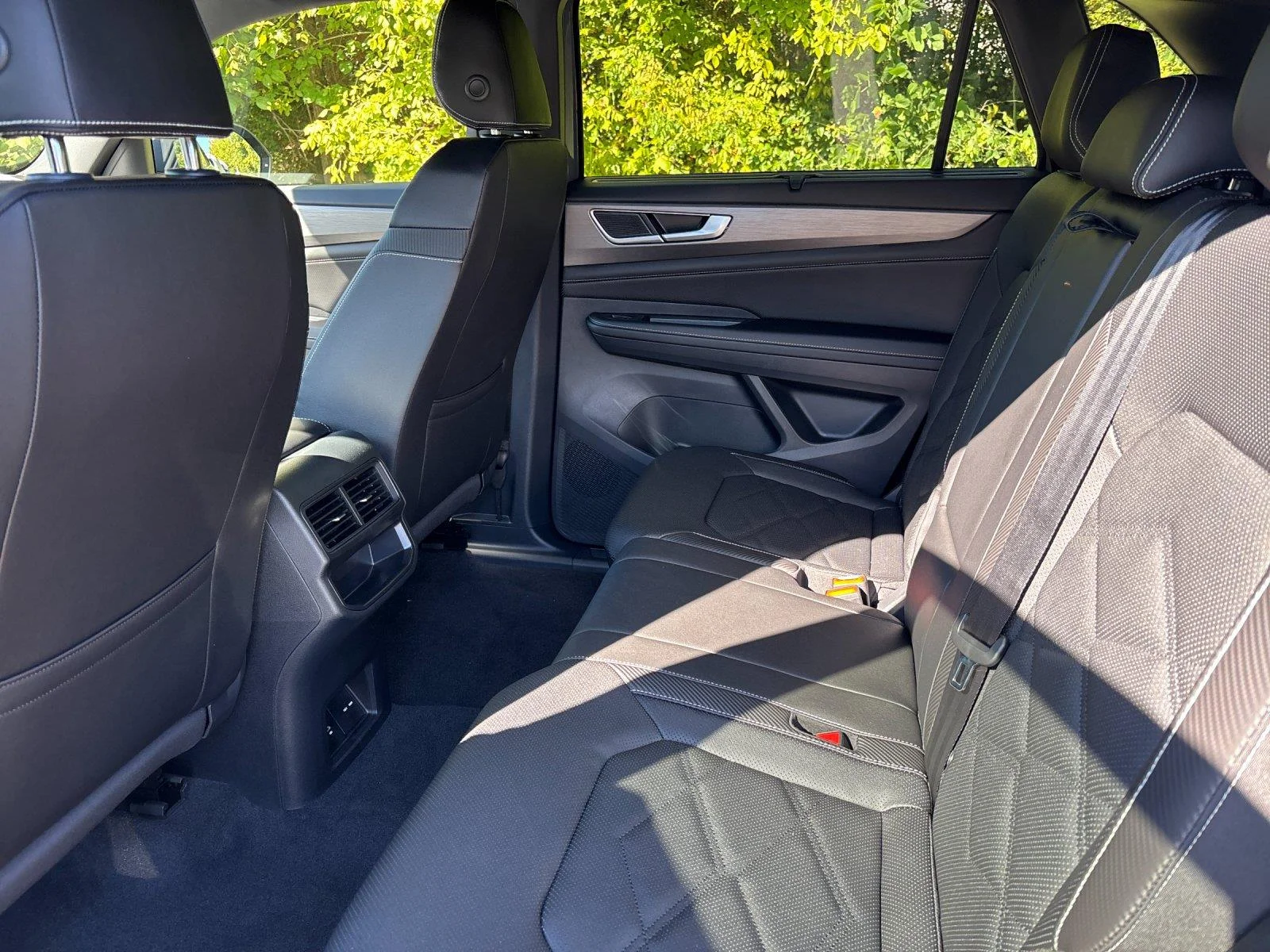 New 2026 Pure Gray Volkswagen 2.0T SE w/Technology image 31