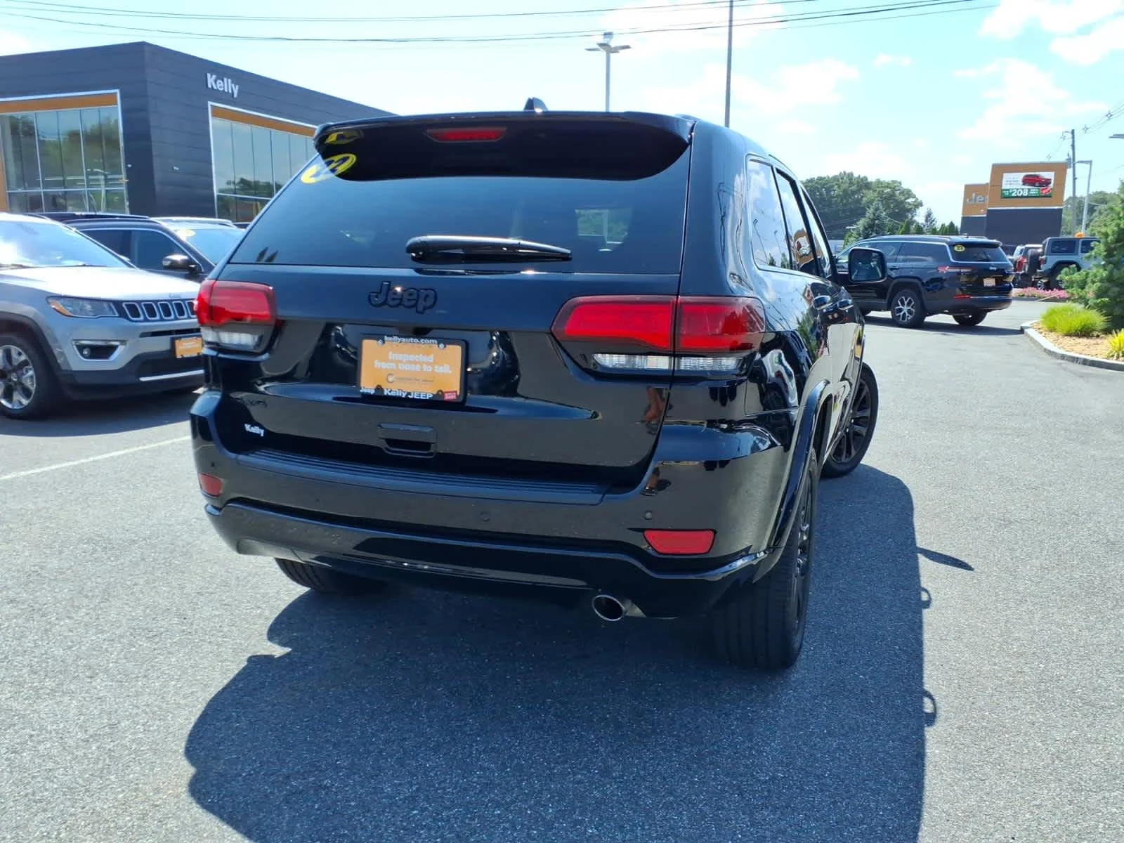 Certified Used 2022 Diamond Black Crystal P/C Jeep Laredo X image 8