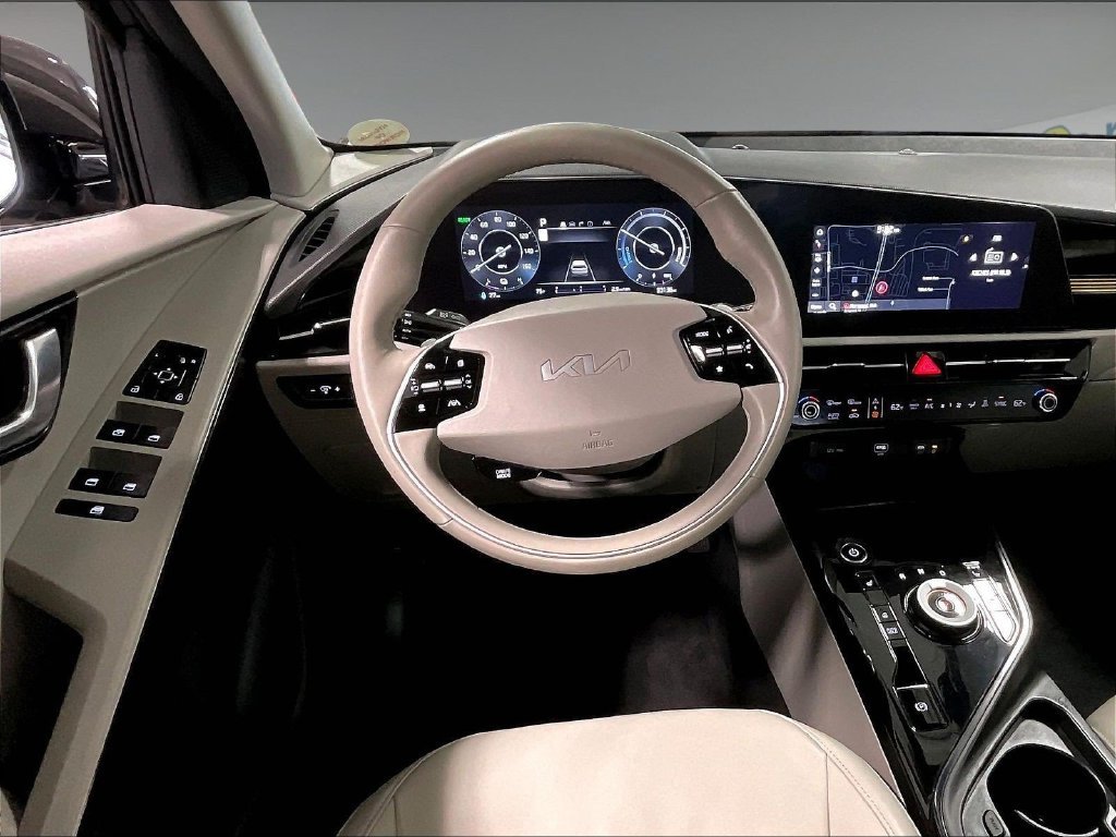 Used 2023 Gray Kia Wind image 18