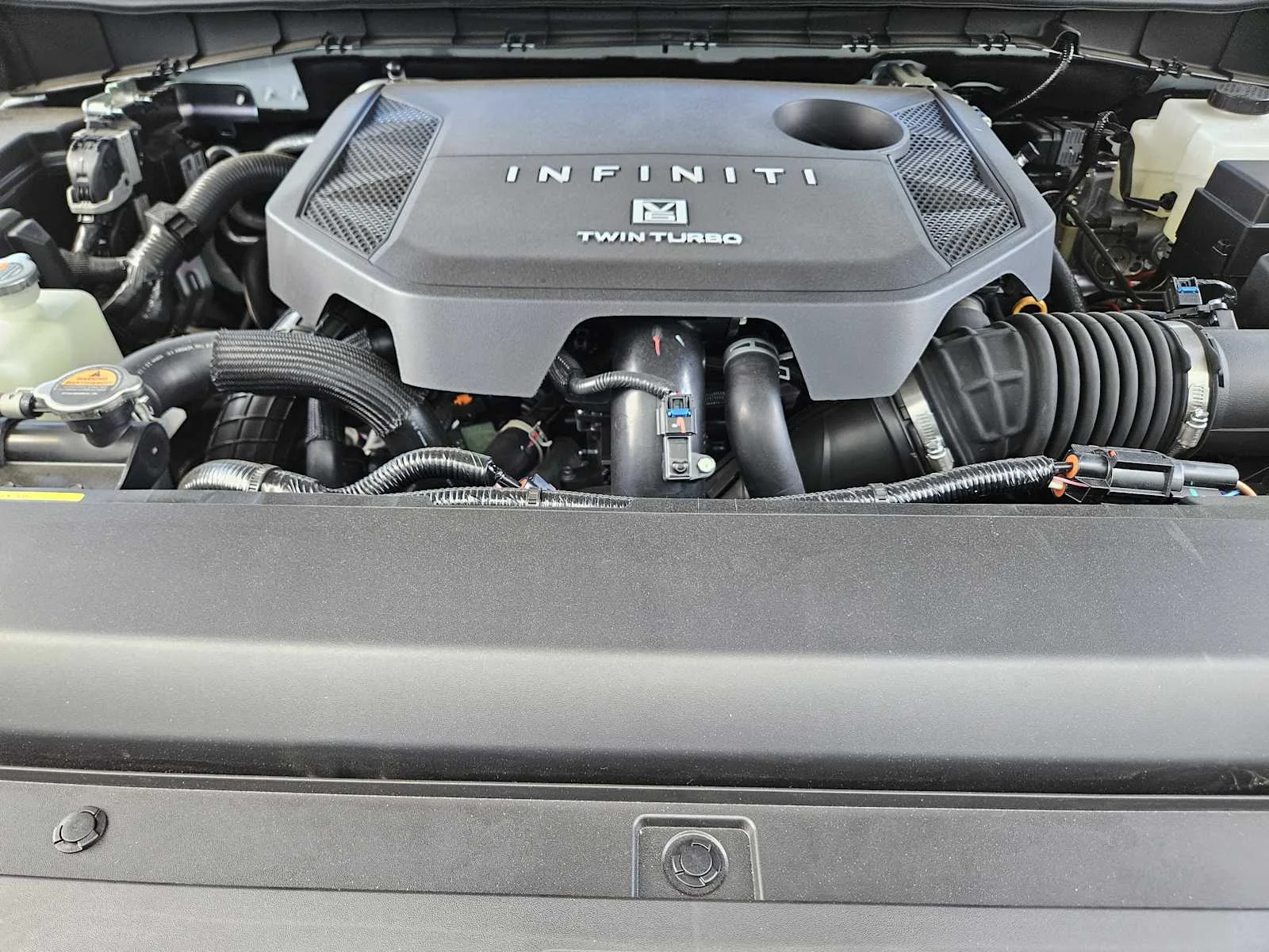 New 2026 RADIANT WHITE INFINITI Sport 4WD image 23
