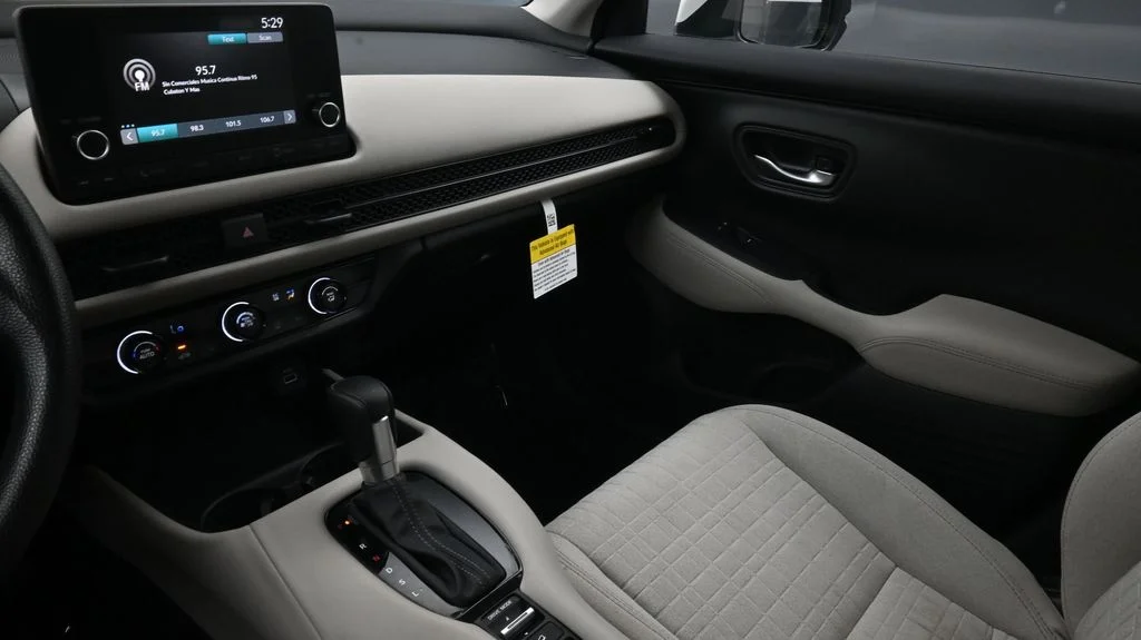 Used 2025 White Honda LX image 8