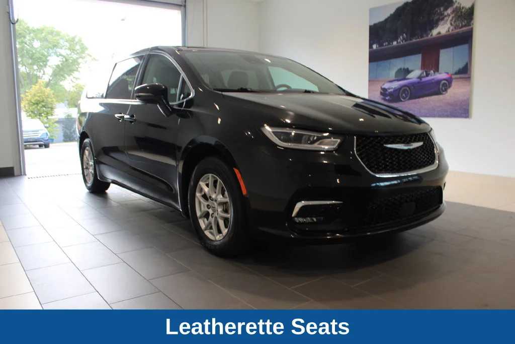 Used 2024 Black Chrysler Touring L image 2