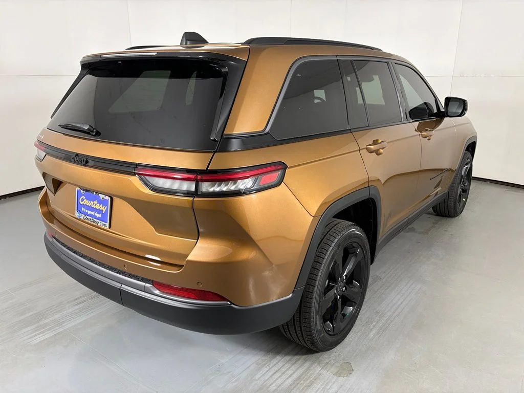 New 2027 Brown Jeep Limited image 8