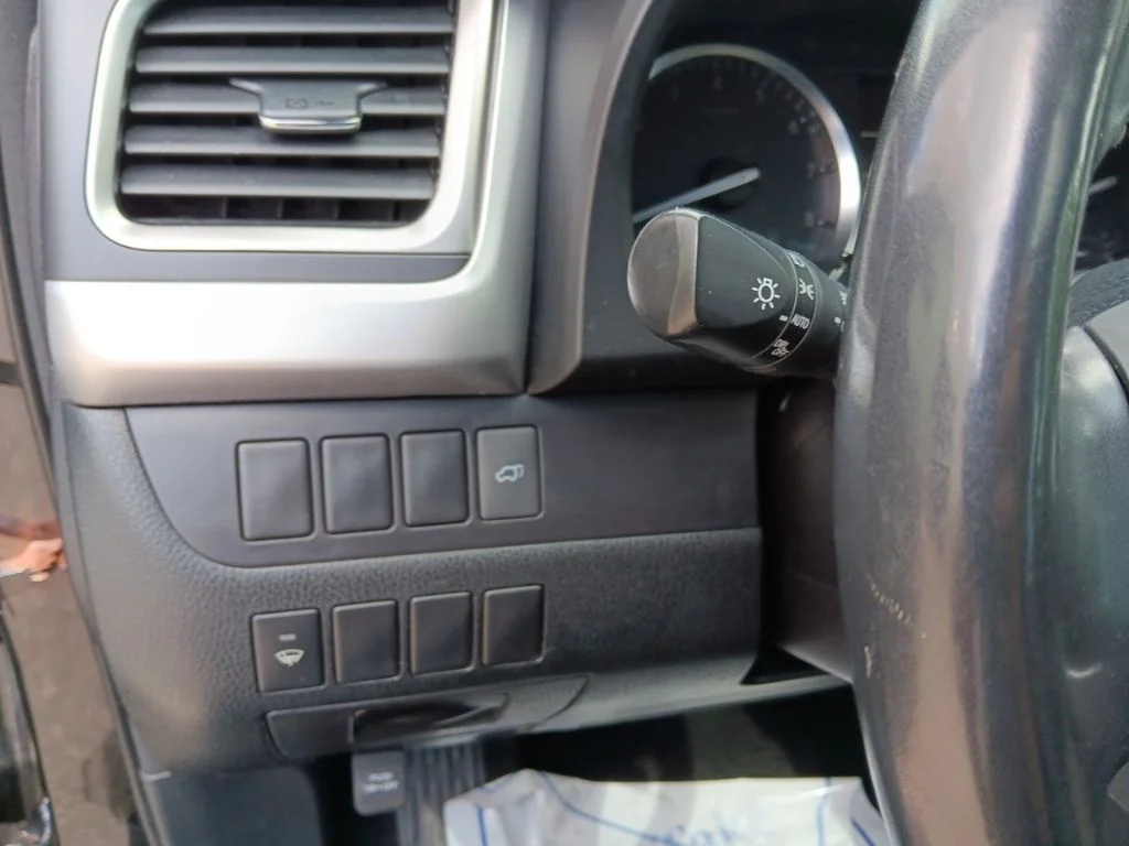 Used 2015 Attitude Black Metallic Toyota XLE V6 image 17