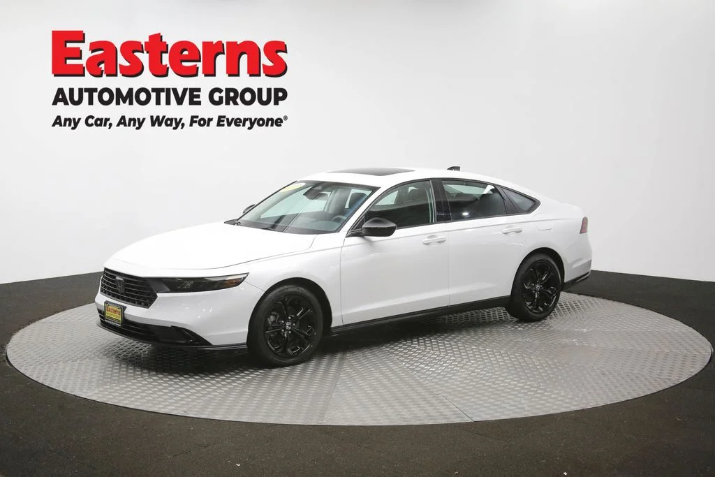 Used 2025 White Honda SE image 56