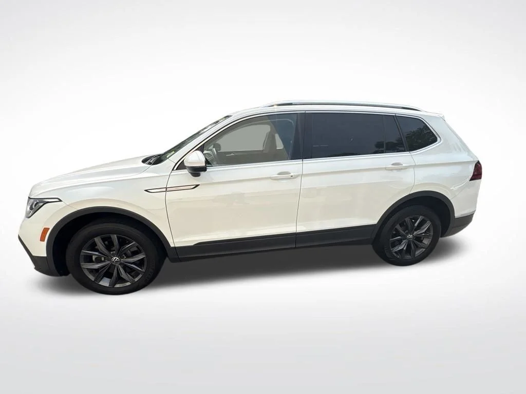 Used 2022  Volkswagen 2.0T SE image 4