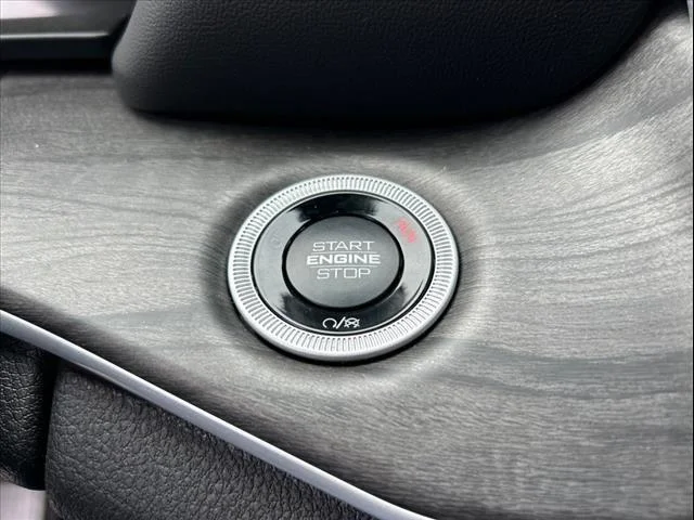 Used 2024 Rocky Mountain Pearlcoat Jeep  image 15