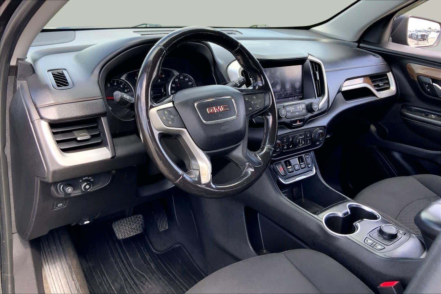 Used 2018 Graphite Gray Metallic GMC SLE image 17