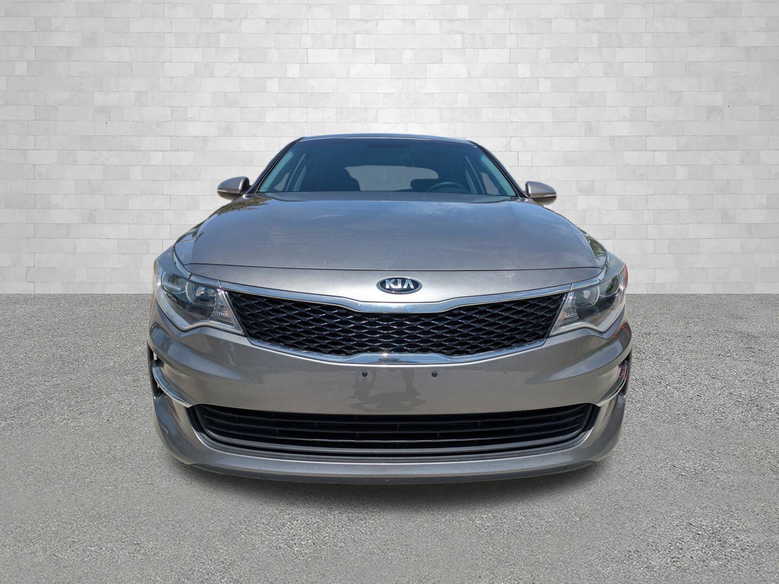 Used 2018 Titanium Silver Kia LX image 6