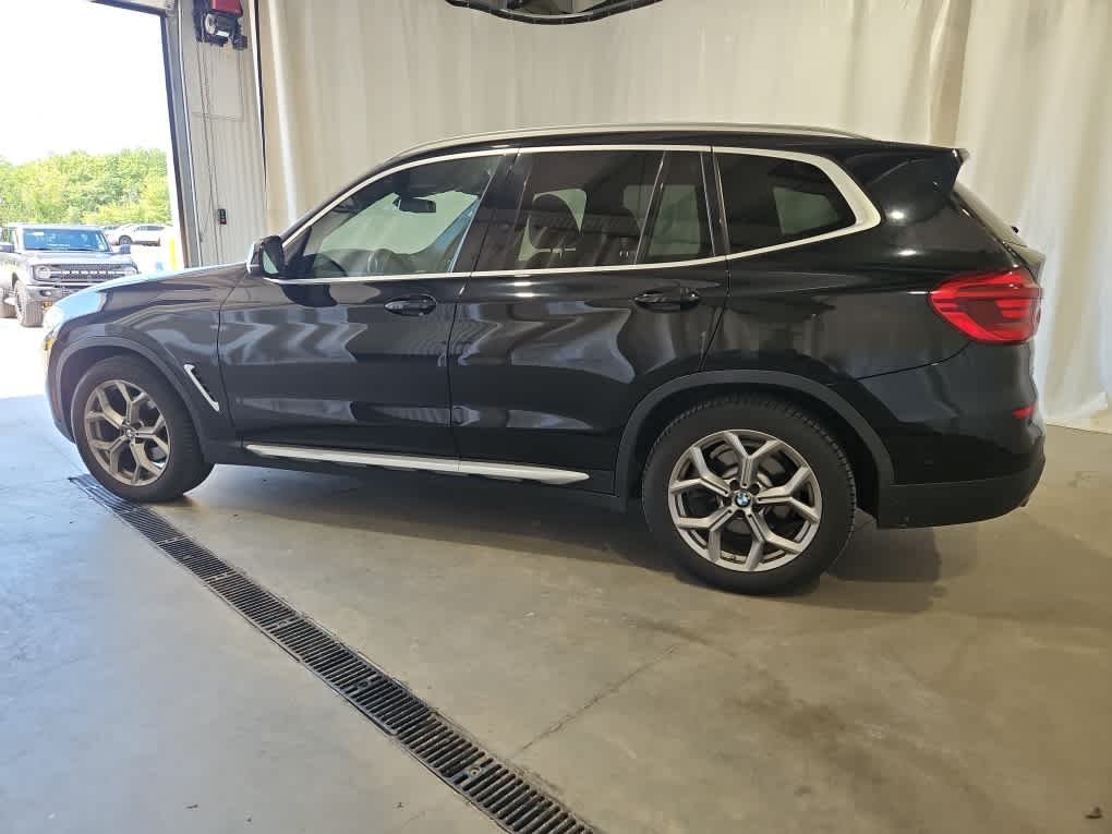 Used 2021 Jet Black BMW xDrive30i image 3