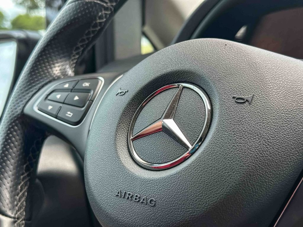 Used 2022  Mercedes-Benz Cargo image 25