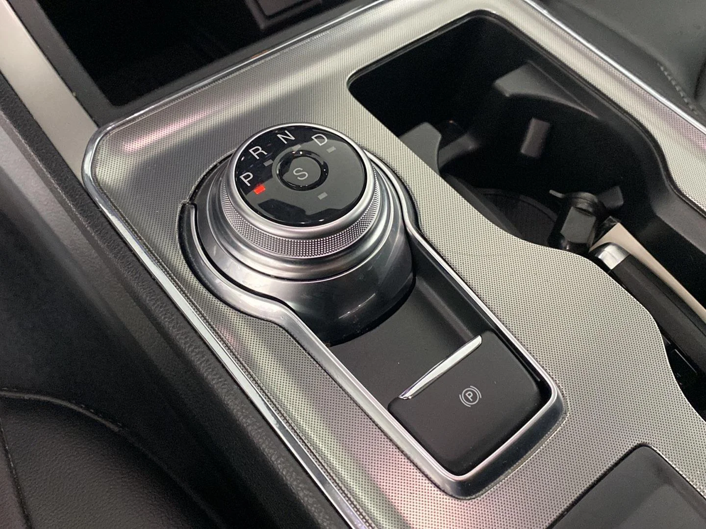 Used 2022 Iconic Silver Ford SEL image 6