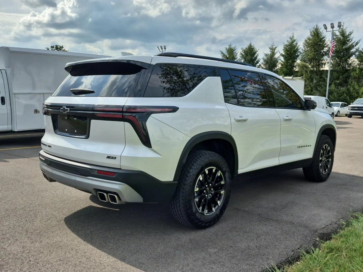 Used 2025 Iridescent Pearl Tricoat Chevrolet Z71 image 5