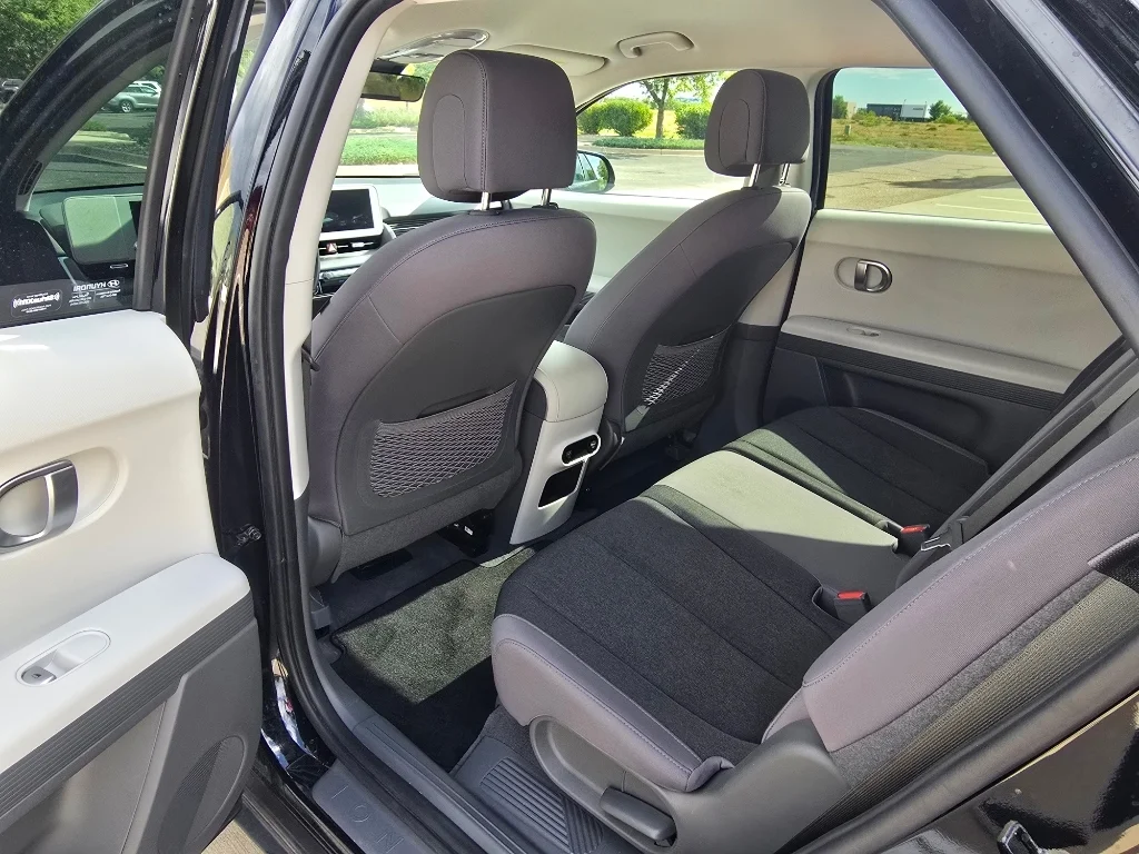 Used 2023 Abyss Black Hyundai SE image 16