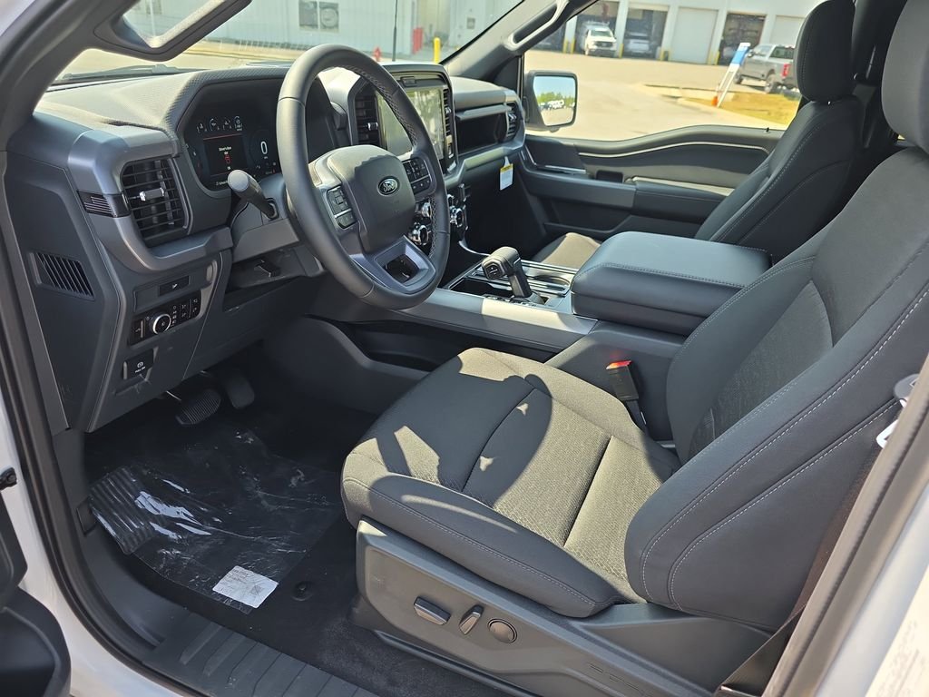 New 2026 Oxford White Ford XLT image 11