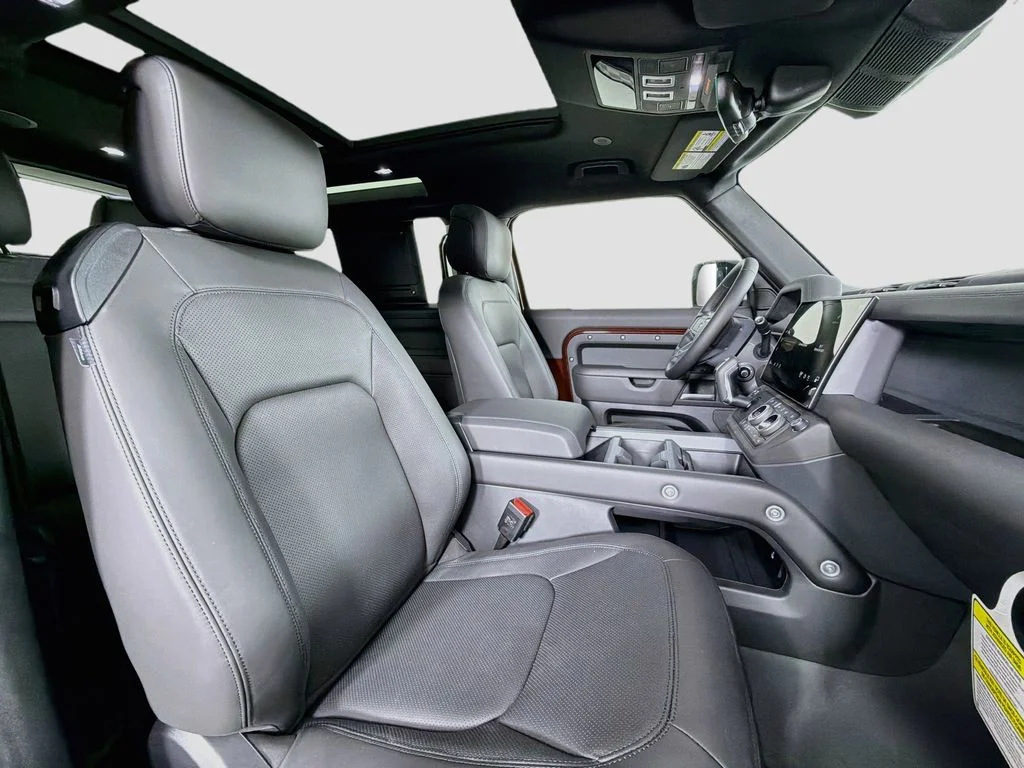 New 2026 Sedona Red Land Rover X-Dynamic SE image 30