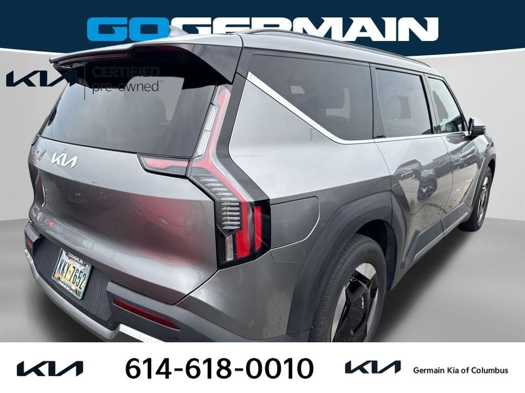 Used 2024 Gray Kia Wind image 6
