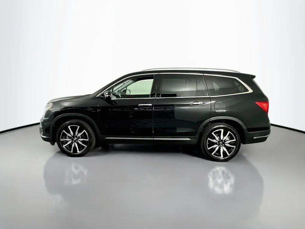 Used 2021 Crystal Black Pearl Honda Touring image 5