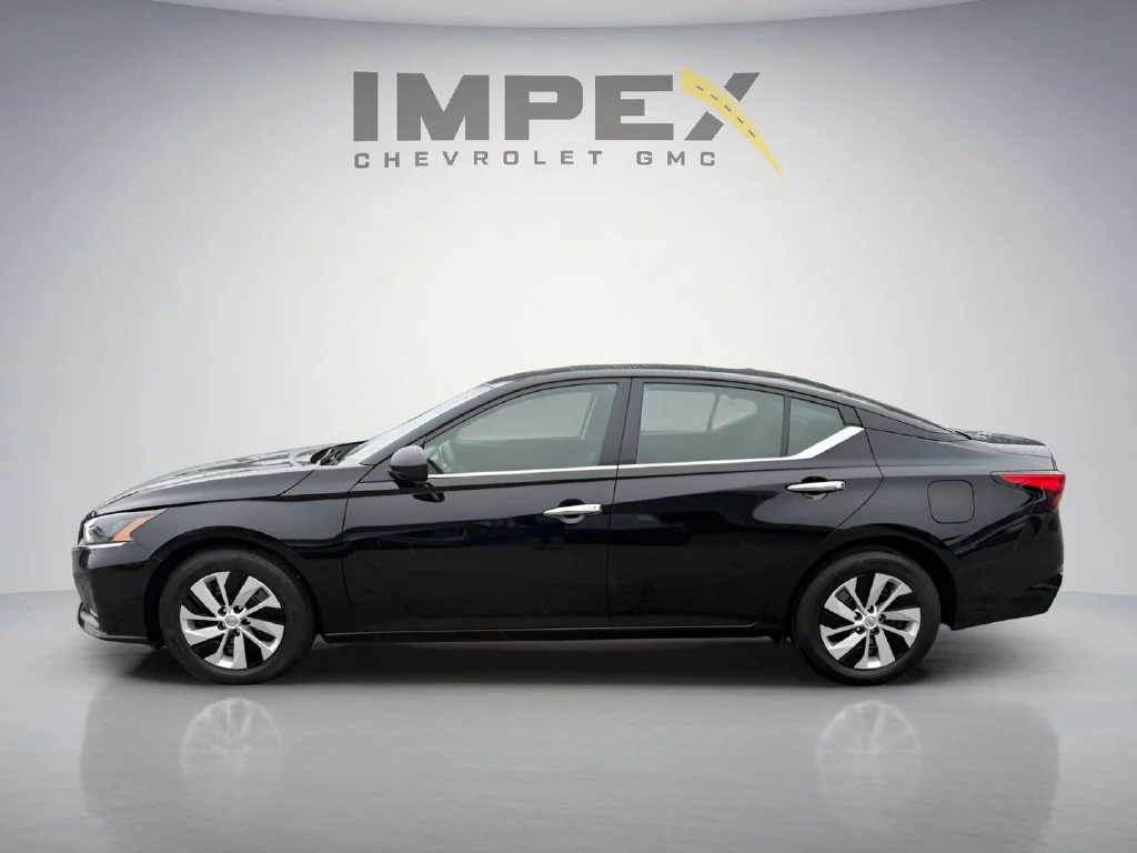 Used 2025 Black Nissan 2.5 S image 2