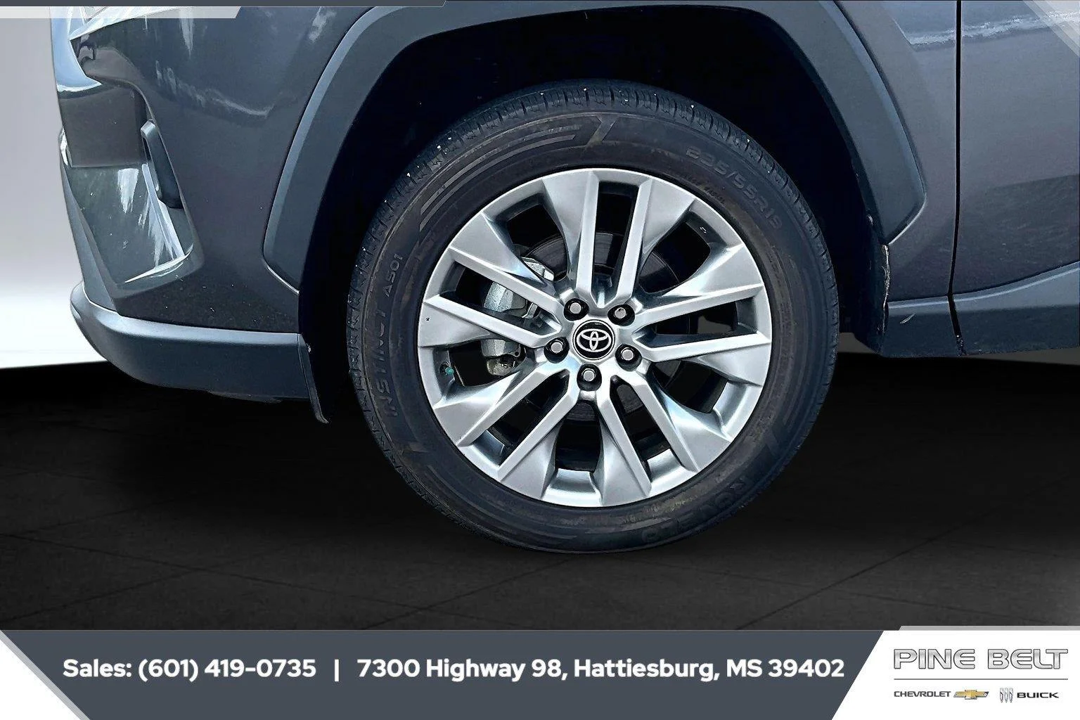 Used 2024 Magnetic Gray Metallic Toyota XLE Premium image 7