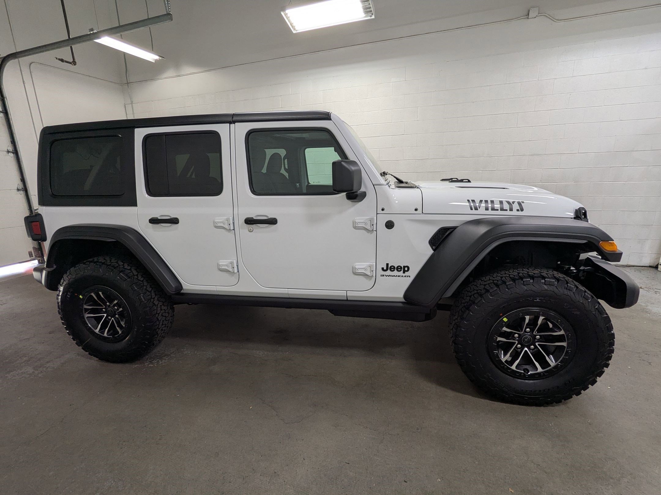 New 2026 Bright White Clear-Coat Exterior Paint Jeep Willys image 3