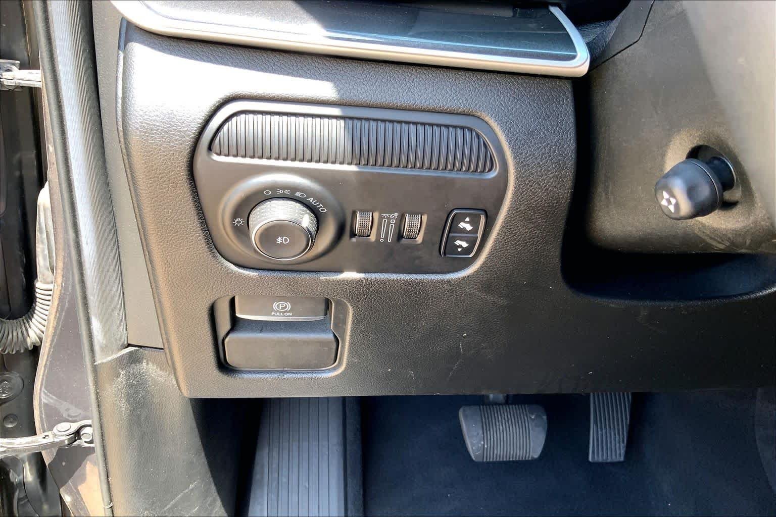 Used 2022 Baltic Gray Metallic Clearcoat Jeep Series I image 31