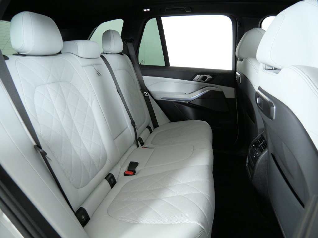 Certified Used 2024 Mineral White Metallic BMW xDrive40i image 32