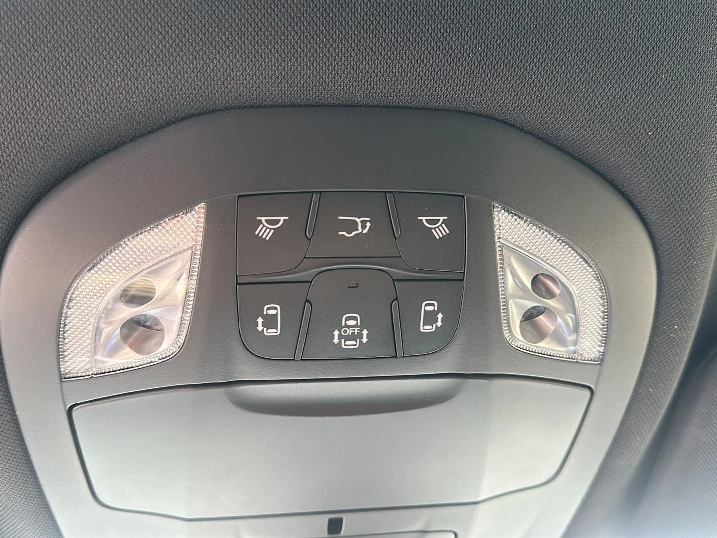 New 2027 Bright White Clearcoat Chrysler Select image 27