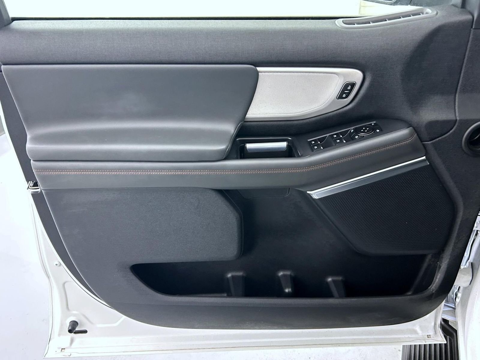 Used 2025 White Ford Active image 9