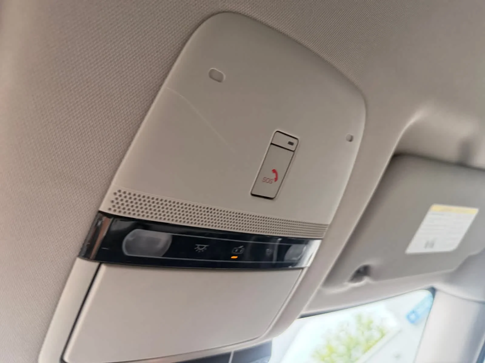 Used 2023 Everest White Pearl Tricoat/Black Diamond Pearl Nissan VENTURE+ image 36
