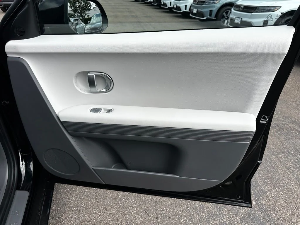 Used 2024 Black Hyundai SEL image 14