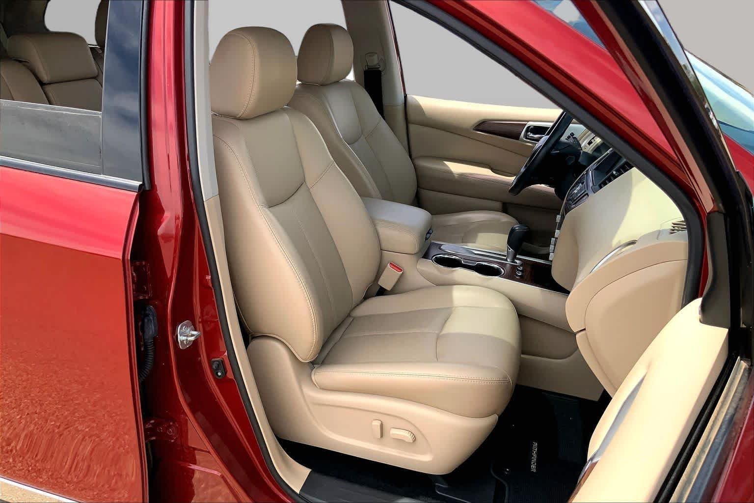 Used 2017 Cayenne Red Metallic Nissan Platinum image 9